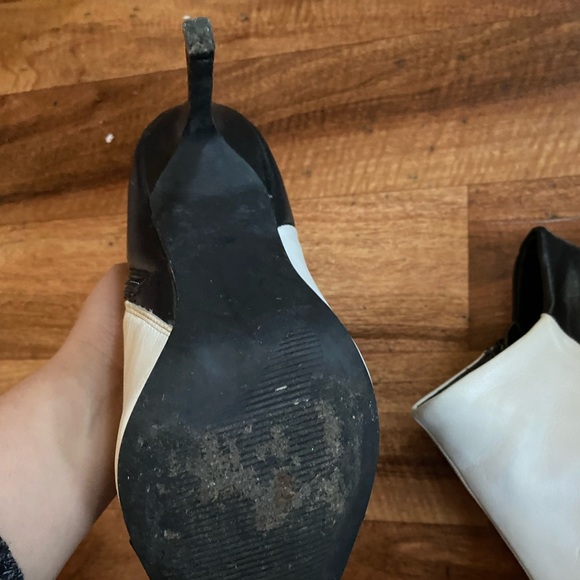 👡💓👀✨Gently Used- B&W Bootie Genuine Leather Bootie Size 7.5 - Picture 8 of 9